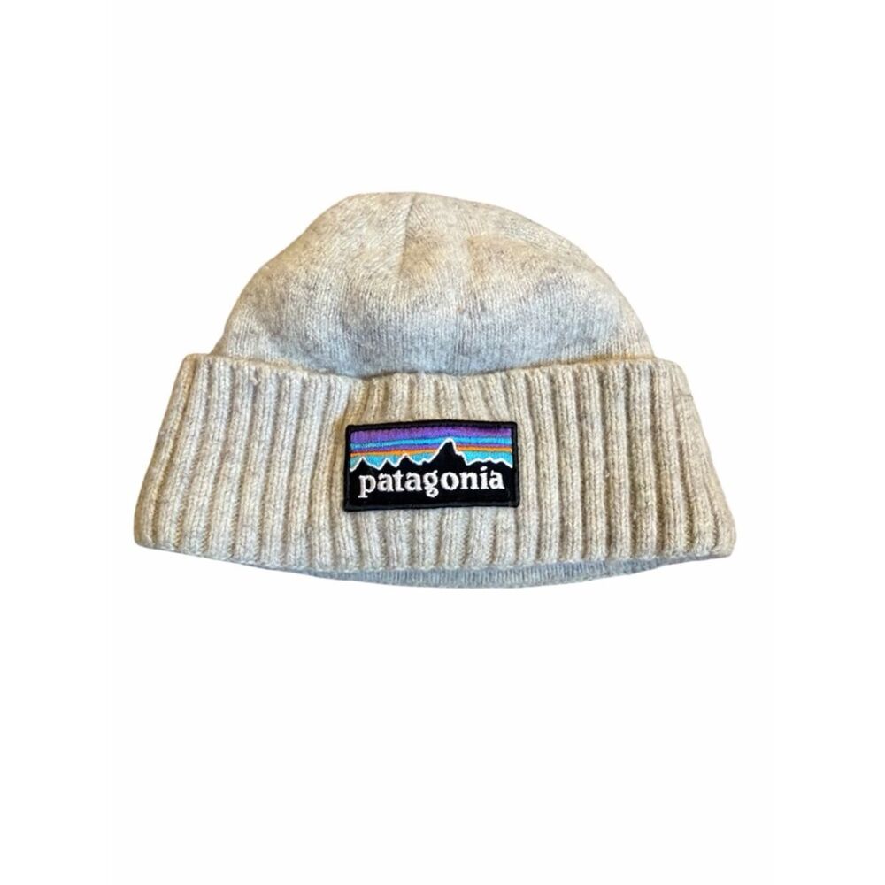 Patagonia Light Heather Gray Ribbed Cuffed Beanie with Mountain Patch